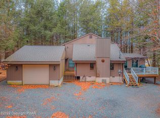 149 Lancelot Ln, Pocono Lake, PA 18347