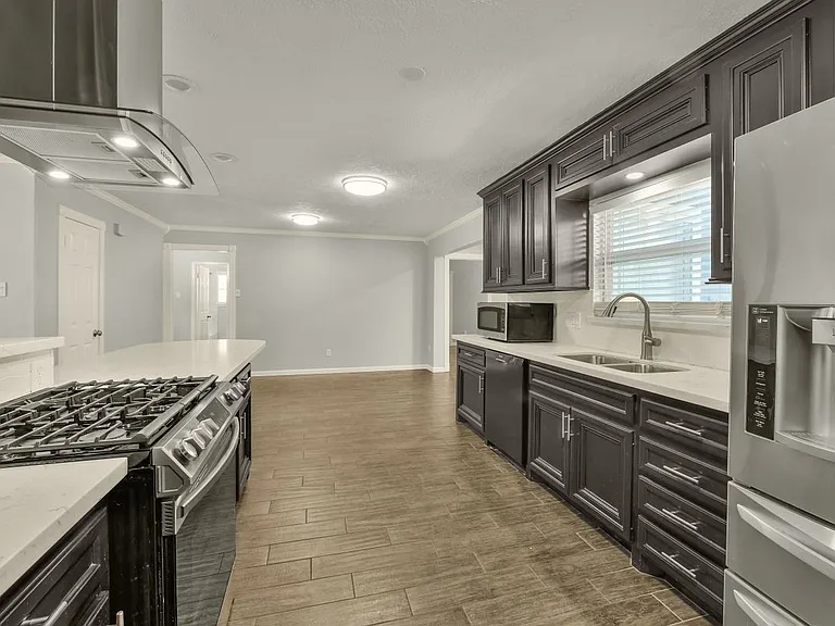 1125 Grace St — Photo 9