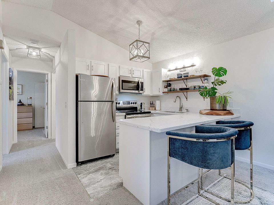 1st image of 2047 N Park Dr APT 3