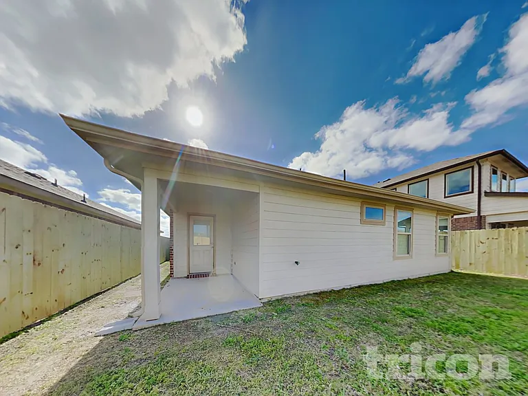 423 Ashley Falls Ln — Photo 13