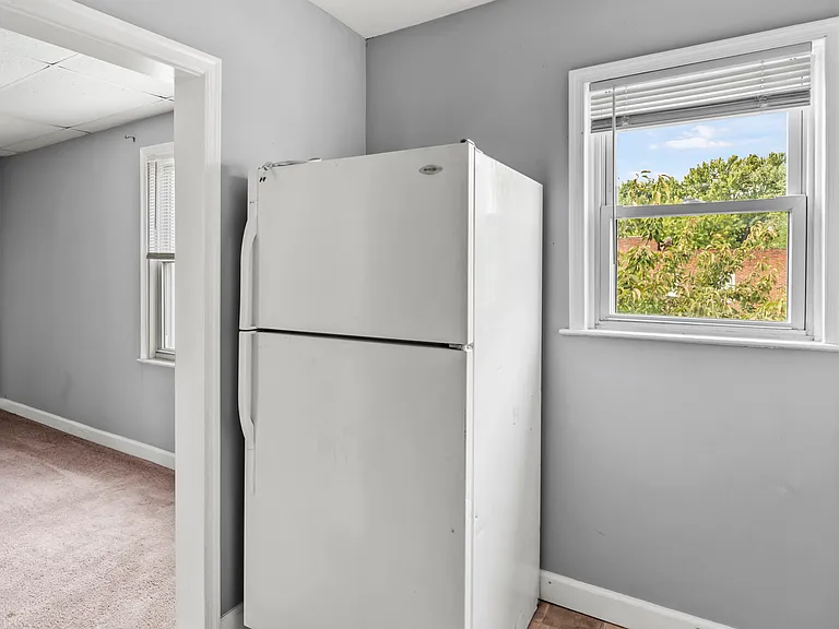 Kitchen (alt view)