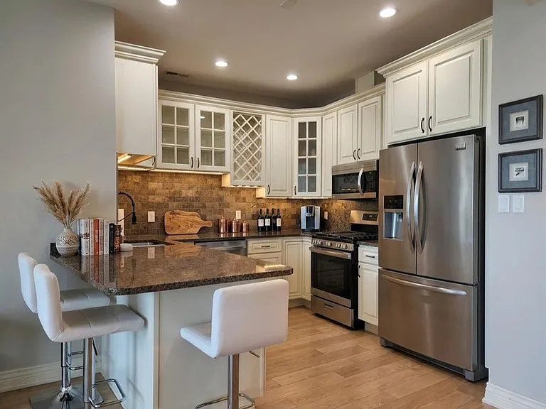1225 Riverside Dr E #705 — Photo 2