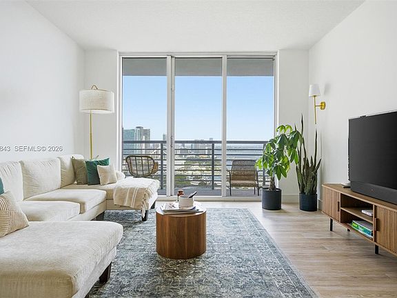 2nd image of 325 Biscayne Blvd APT 4022