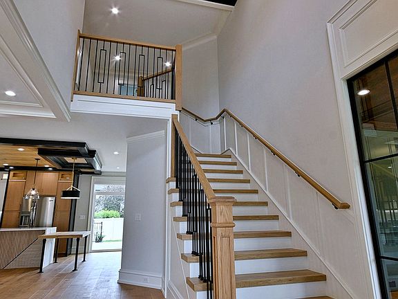 5th image of 389 Preserve Ln