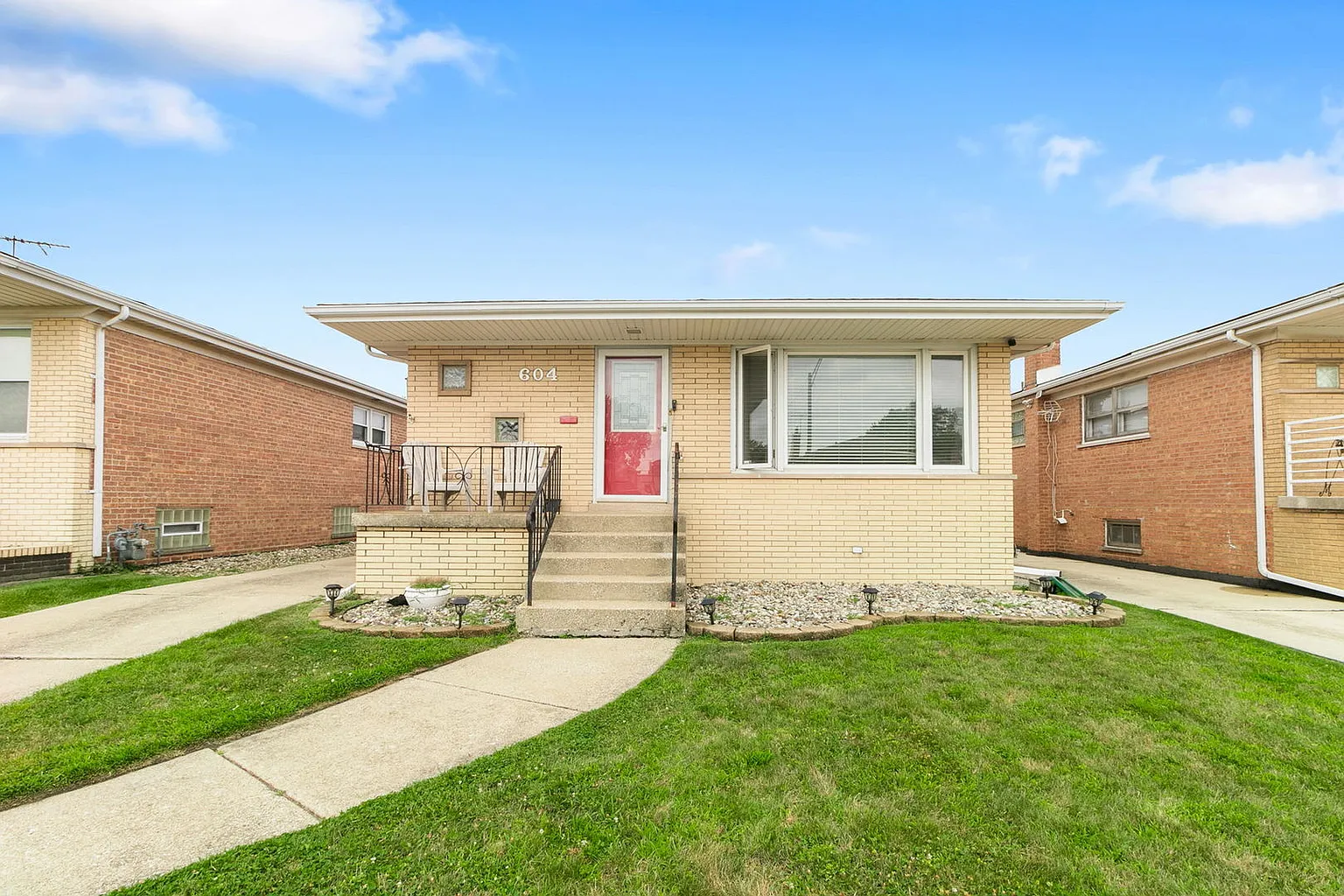 604 Hoxie Ave photo 1