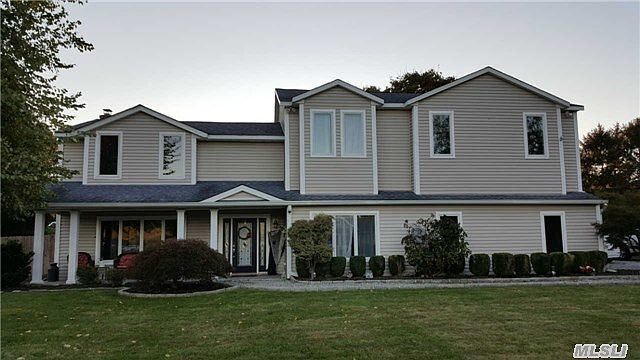 1st image of 15 Dawnwood Dr