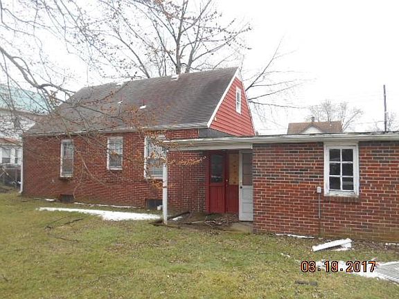 3rd image of 3229 Pine Ave