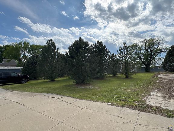 5th image of 524 S Topeka Ave