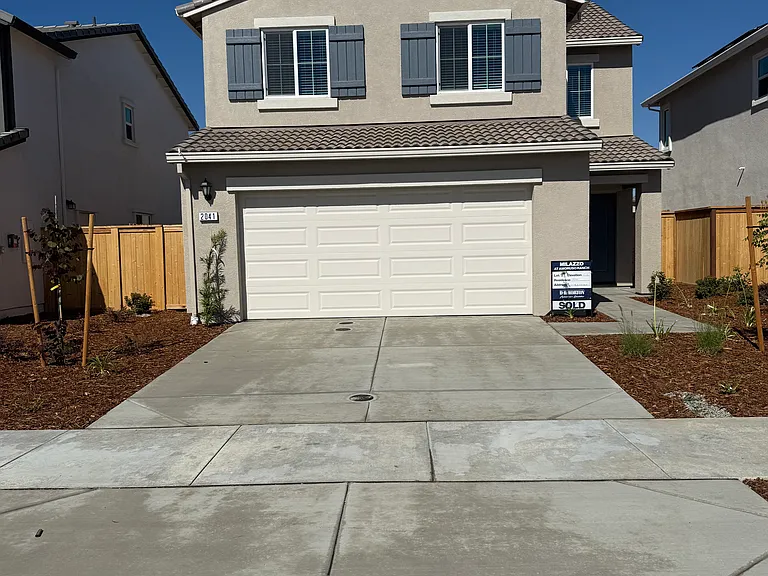 2041 Blue Star Dr — Photo 1