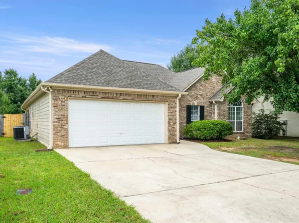 132 Summerchase Pkwy, Calera, AL 35040