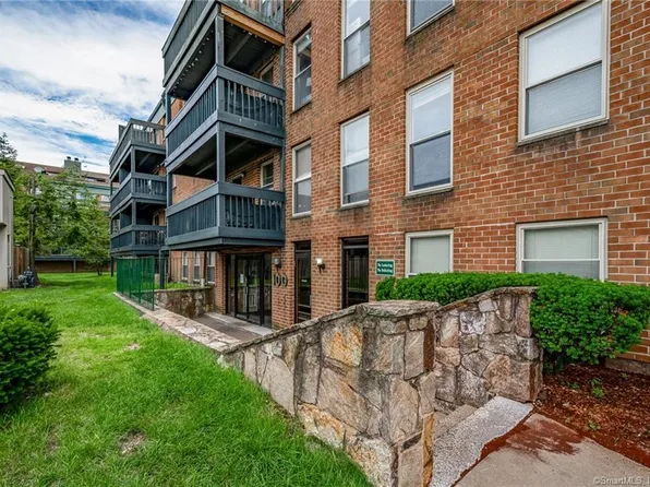 100 Kane Street #D11, West Hartford, CT 06119