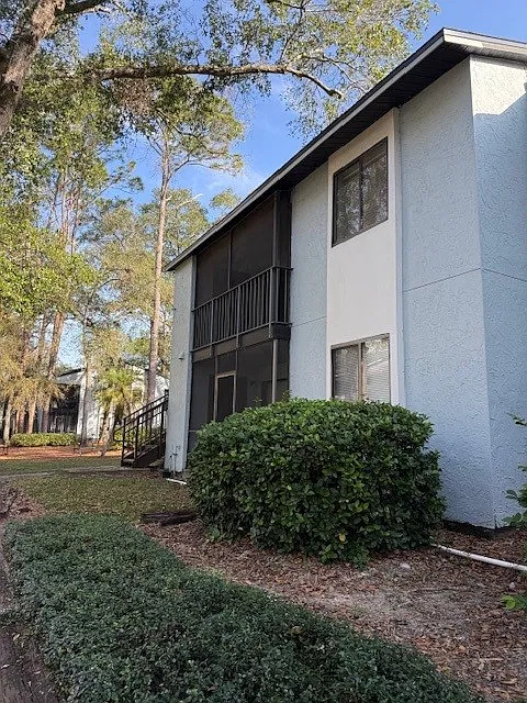 2 bed, 1010 sqft, $1,600 — Photo 2