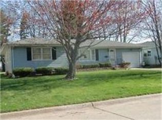 811 Sunrise Cir, Muscatine, IA 52761