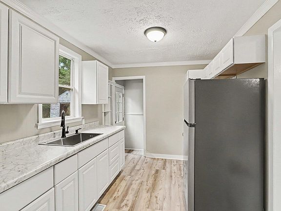 3rd image of 3532 Lowden St