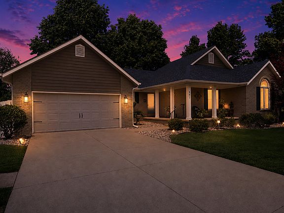 2nd image of 901 N Rodeo Court