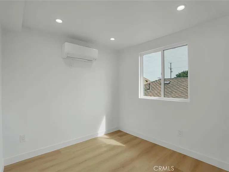 2114 E 2nd — Photo 32