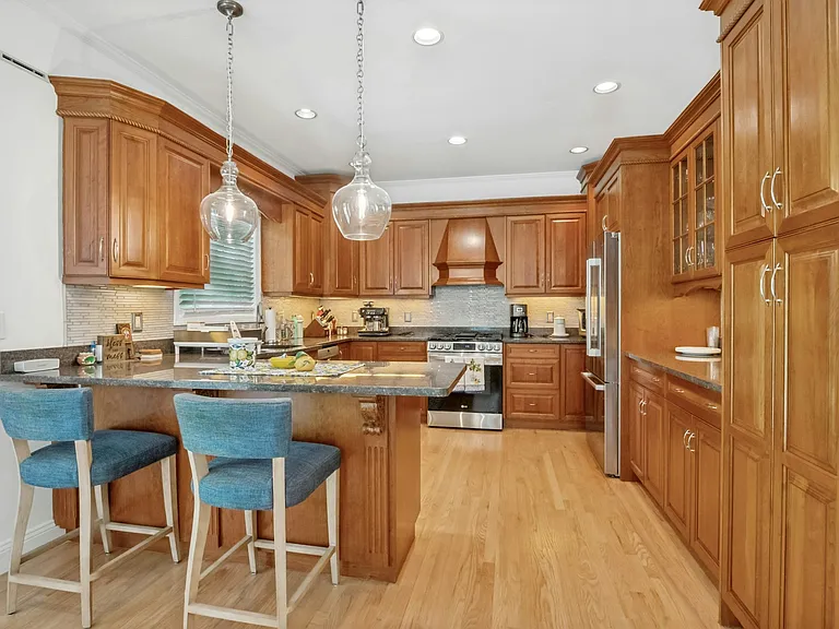 575 Washington Ave — Photo 14