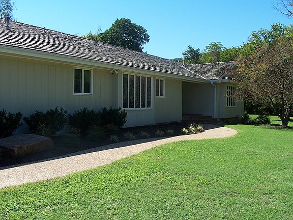 4th image of St Andrews Dr