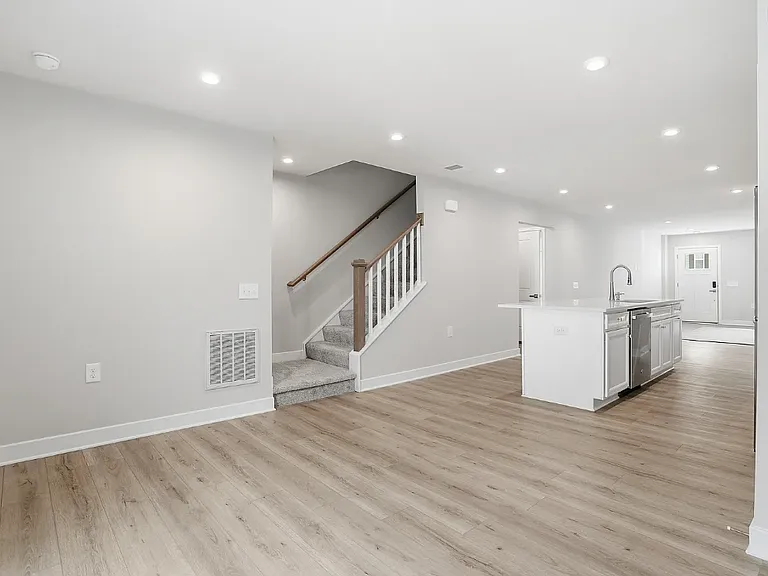 2264 Palm Ct #A — Photo 10