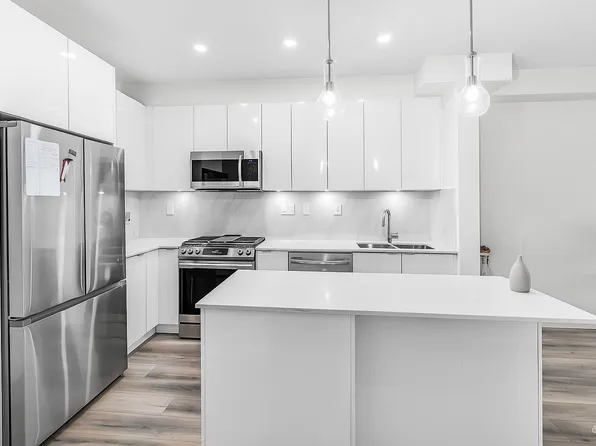 8447 202nd St #A306, Langley, BC V2Y 1N1