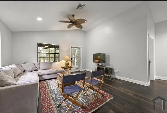 1 bed, 700 sqft, $2,500 — Photo 2