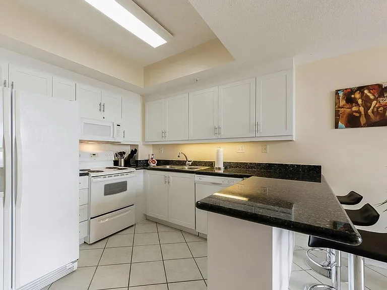 3500 Coral Way #815 — Photo 2
