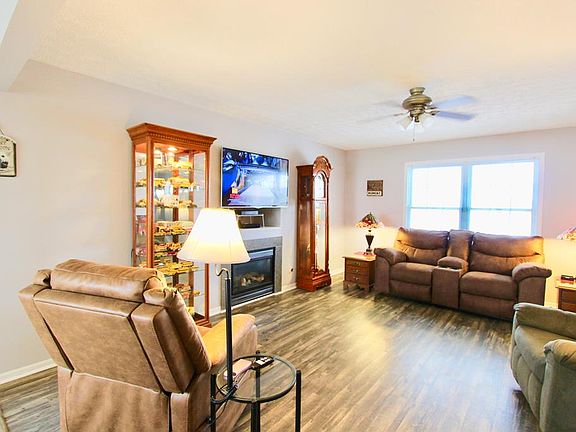 3rd image of 2263 Dunvegan St