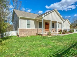 363 Wesley St, Canton, NC 28716