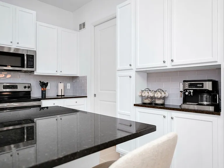 302 Captiva Dr — Photo 4