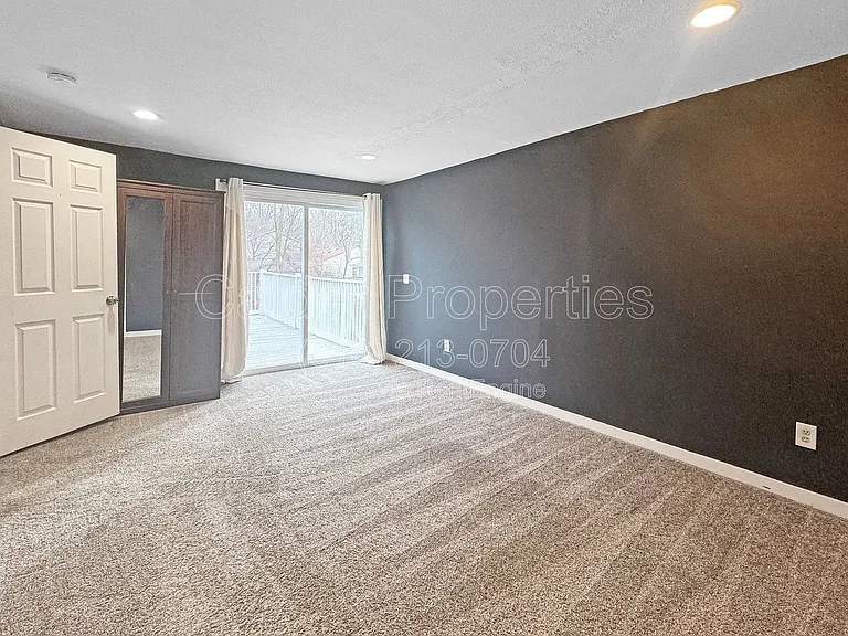 1712 Michigan St NE — Photo 7
