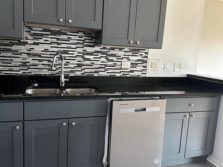 1653 Oakwood Ave — Photo 4