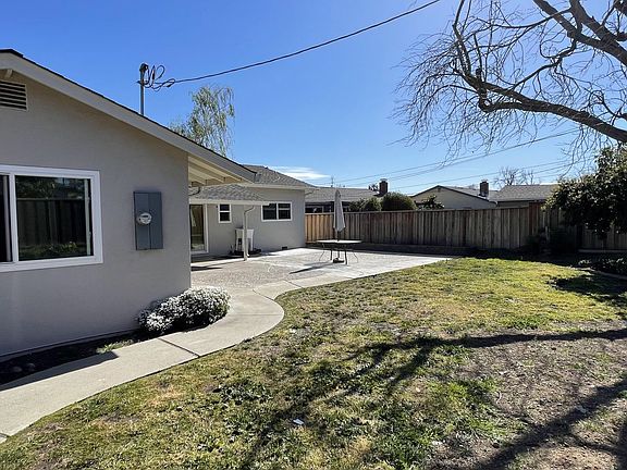 5th image of 3713 Justine Dr