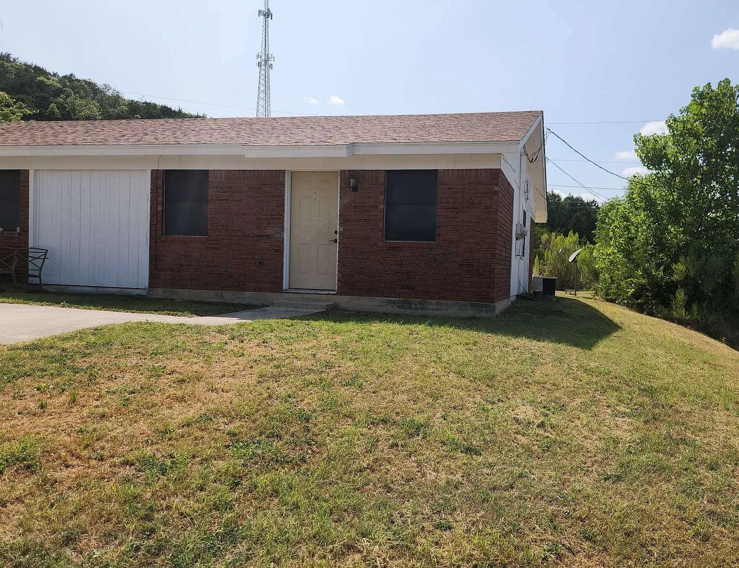 2 bed, 1.0 bath, 759 sqft, $725 — Photo 2