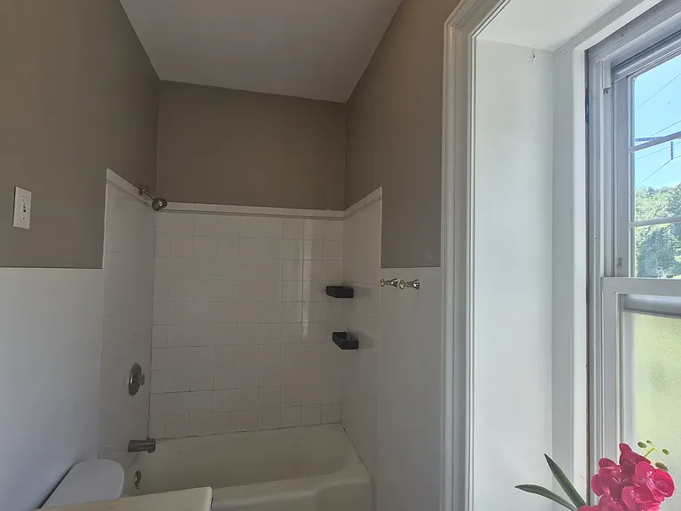 802 Oak Ln #1 — Photo 9