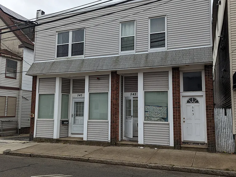 545 Revere St #2R — Photo 2