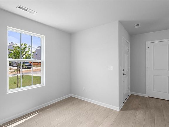 5th image of 111 Primrose St