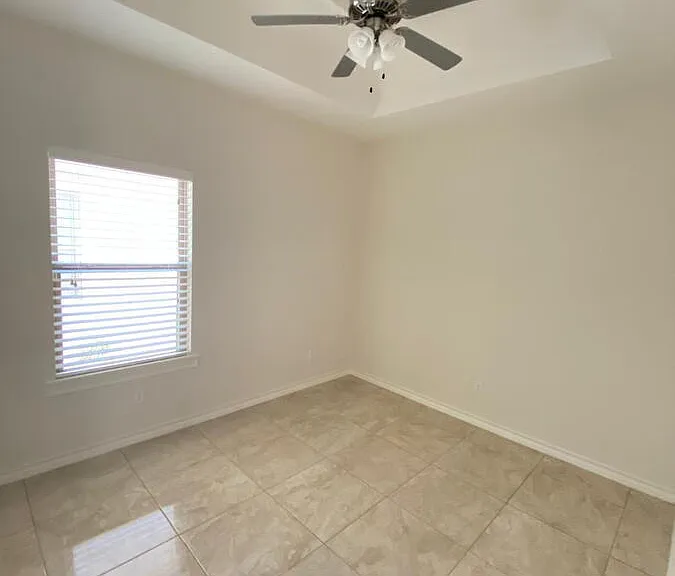 1013 E La Cantera Ave #3 — Photo 1