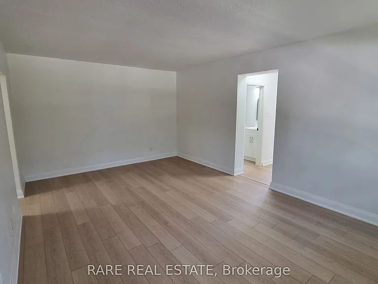 431 Martha St W #7 — Photo 2