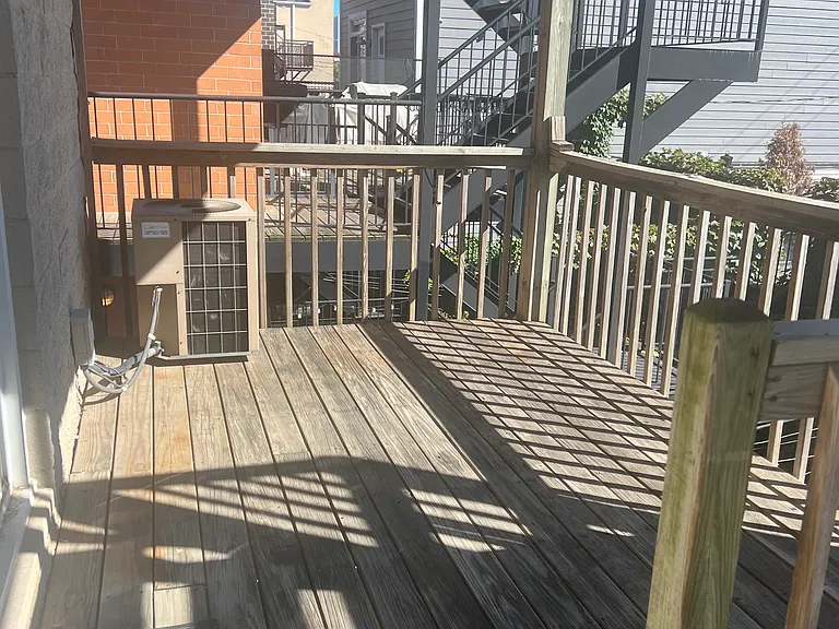 1343 W Walton St #2 — Photo 9