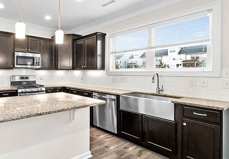 1184 Brown Velvet Ln — Photo 4