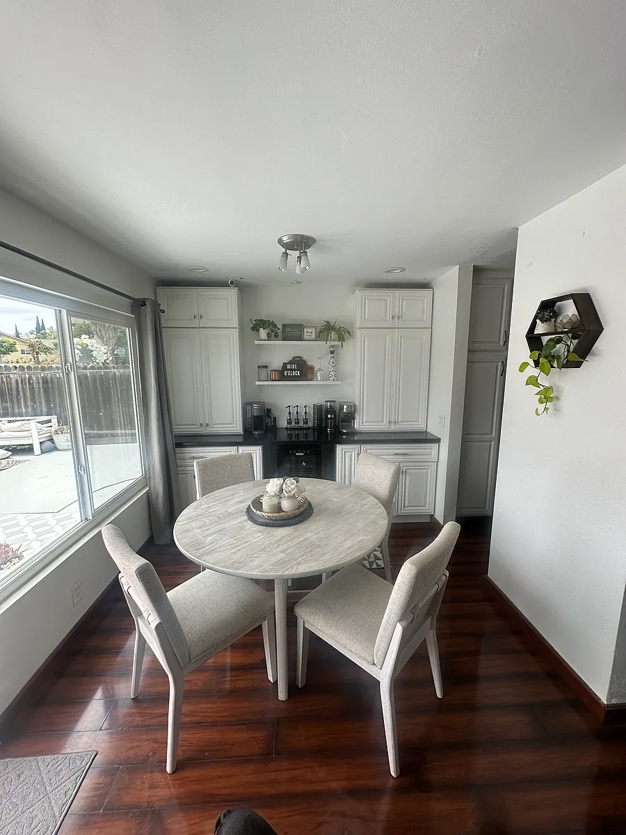 Breakfast nook & coffee bar - 1964 Siegle Dr
