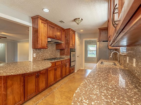 2nd image of 2701 Northcrest Dr