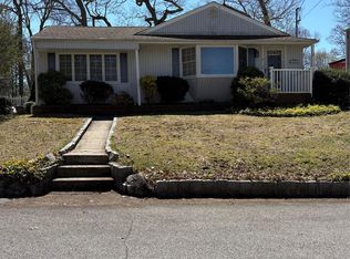 8 Dee Pl, Huntington Station, NY