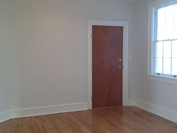 4th image of 1127 W Grace St APT 30