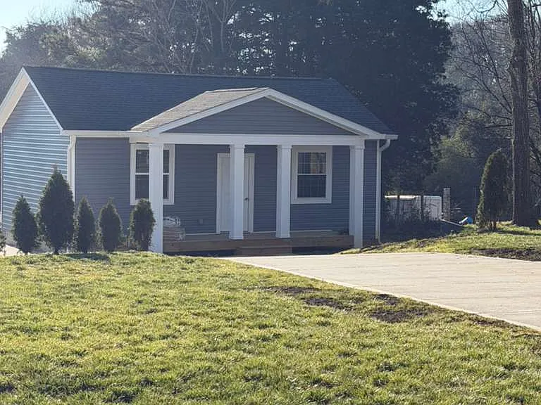 2887 Saluda Rd — Photo 1