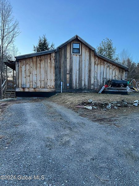 2nd image of 189 Hills Pond Road