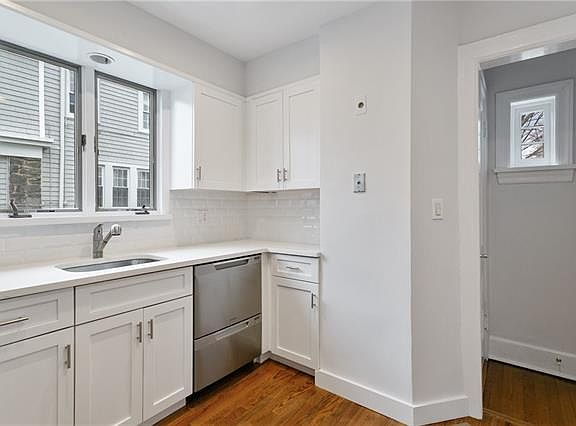 4th image of 124 Beach Ave