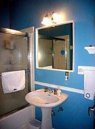3rd image of 1302 Woodlawn Blvd #3