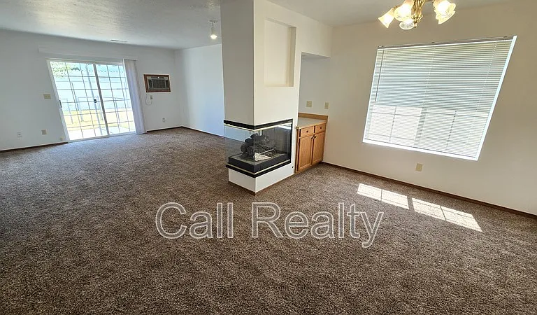 5205 S Smith Ct — Photo 3