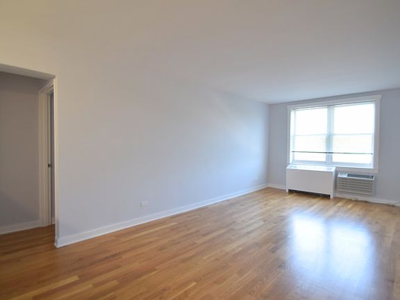 Pelham Parkway Terrace -Living Room - MAT-05N